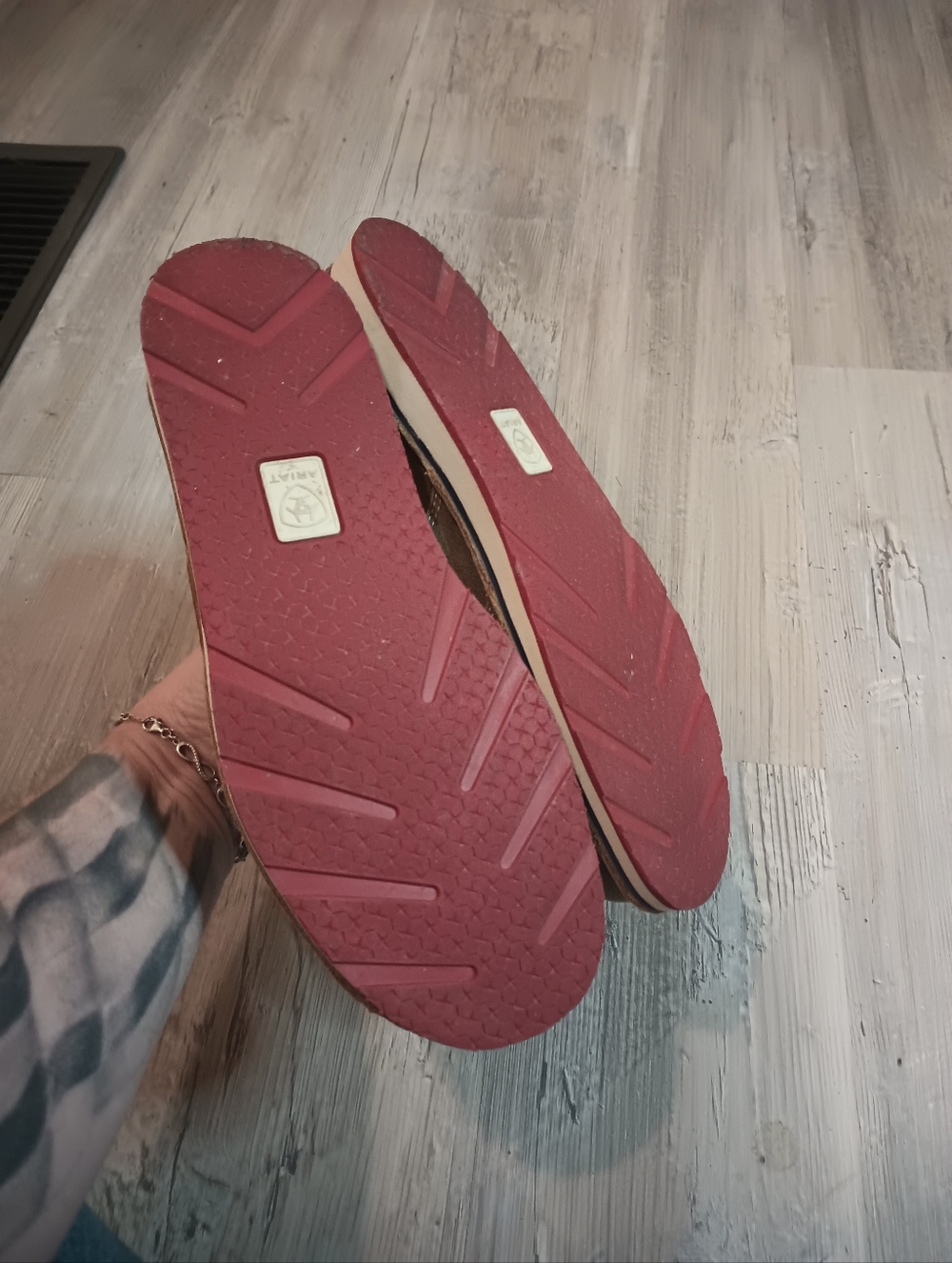 Ariat - Picture 6 of 11